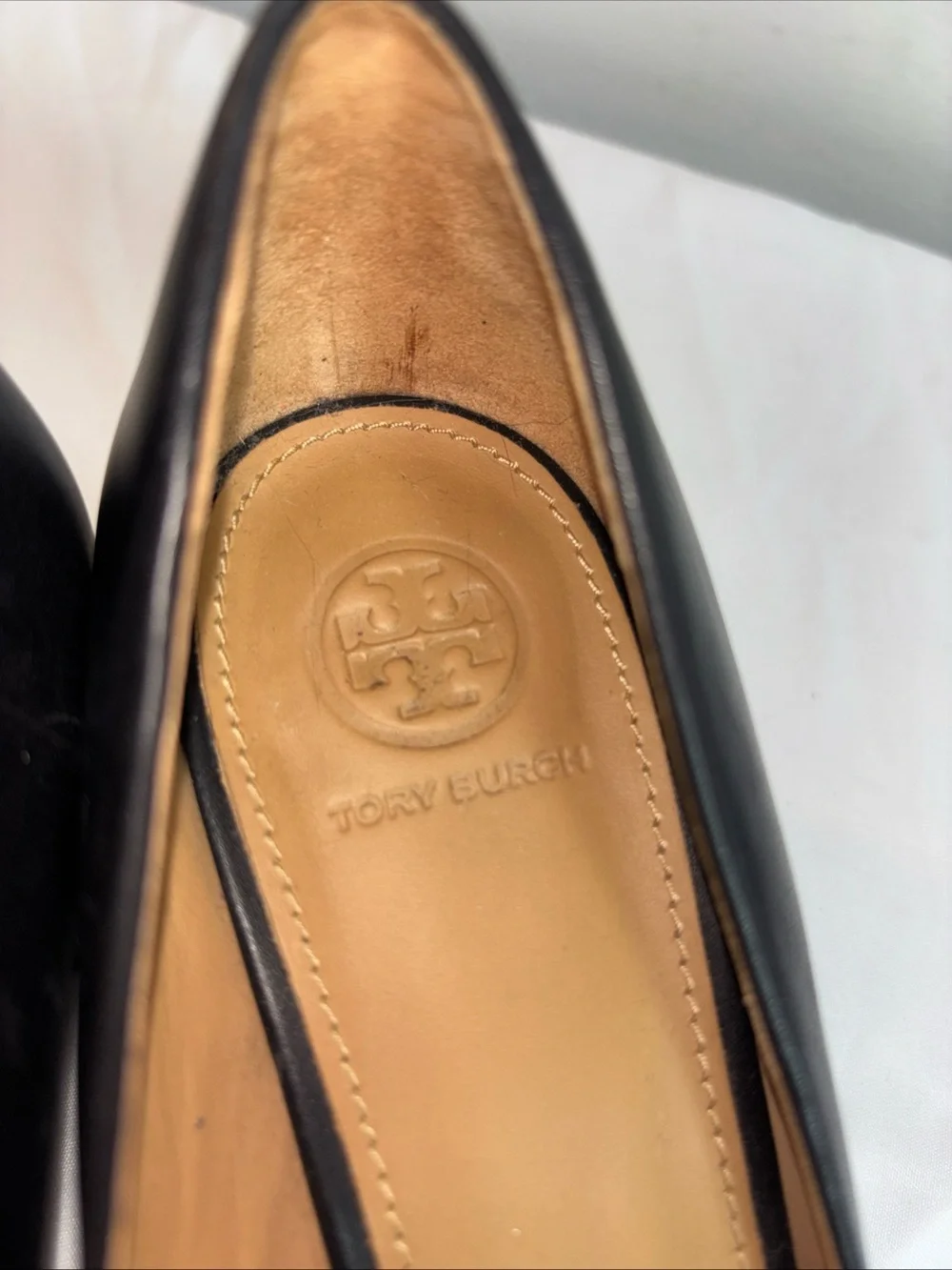 Tory Burch Black Leather Logo Round-Toe with heel  with Gold Emblem